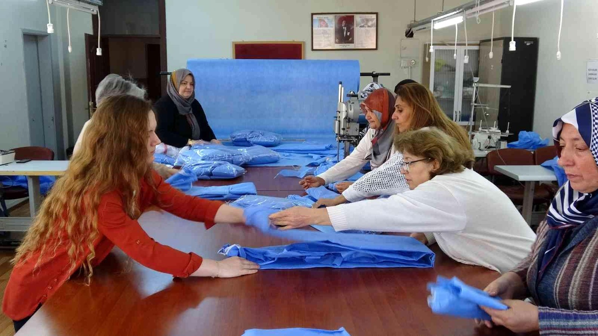 Son dakika haberleri! Yaşlısı genci birlikte çalışıyor, üreterek kazanıyor