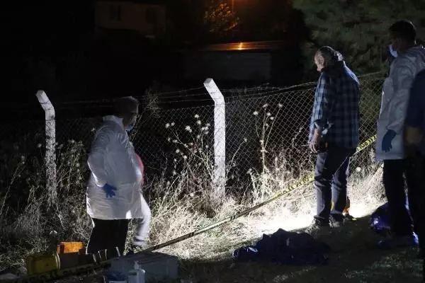 Denizli'de bir kadın yol kenarında elleri ve ayakları bağlı, battaniyeye sarılı halde ölü bulundu