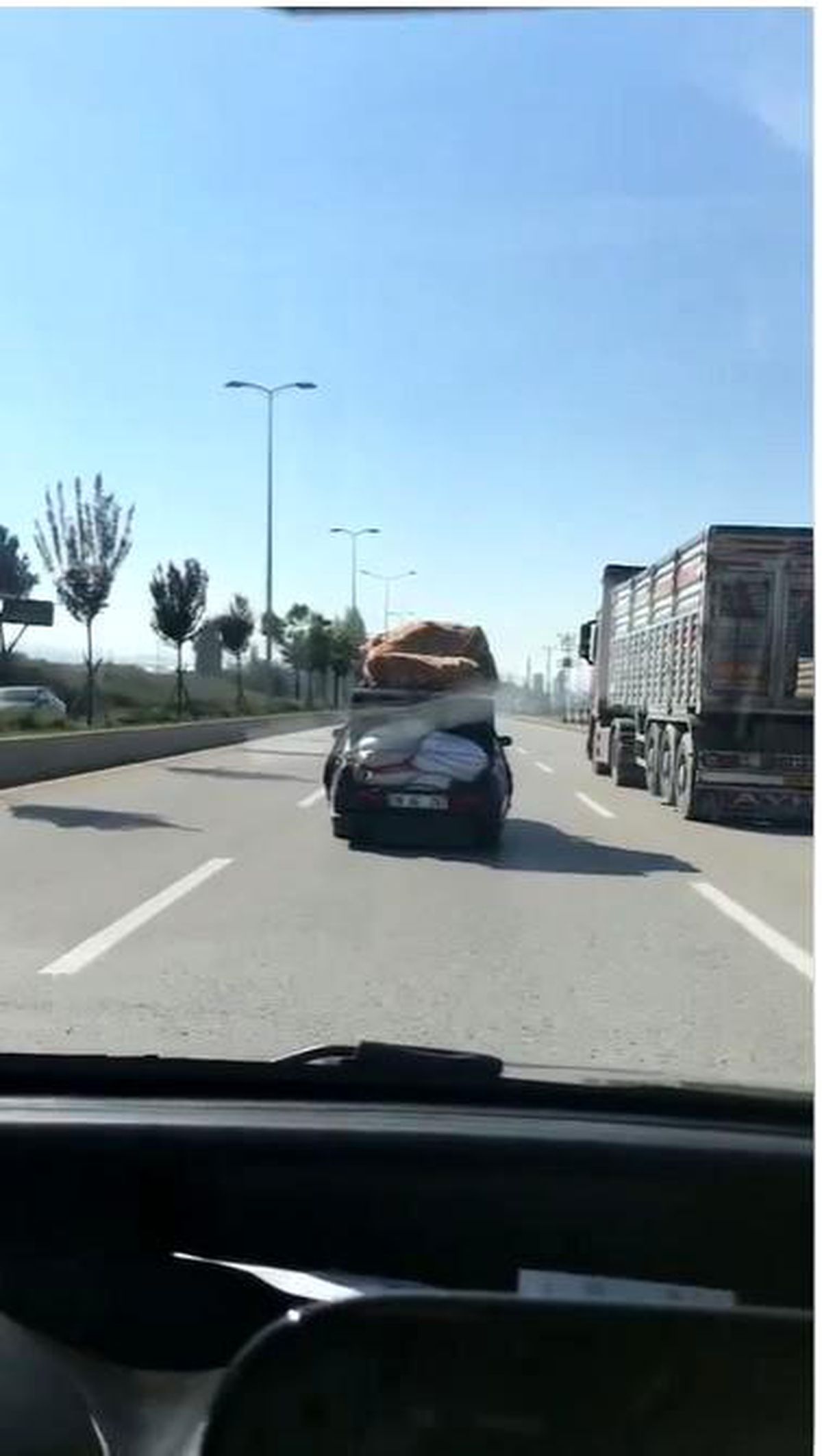 Yük kamyoneti gibi kullandığı aracıyla kilometrelerce yol aldı