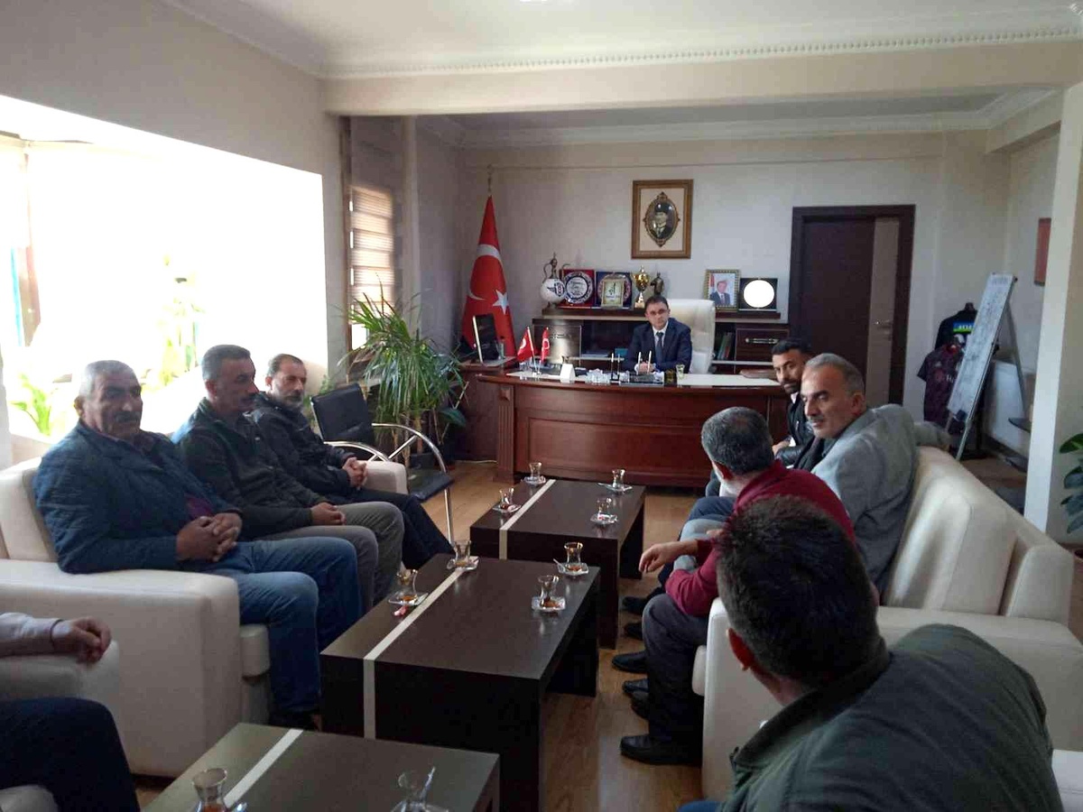 Apartman sahipleri, ilçeye doğal gazın gelmesi için Kaymakam Nasır\'ı ziyaret etti