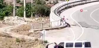 Son dakika 3. sayfa: Balıkesir'de ilginç kavga: Yumruk ile sorunu çözemeyince birbirlerini taşladılar