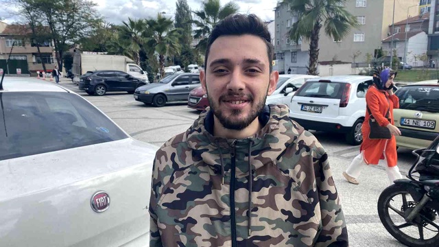 Motosikletli gençler yola dökülen yağ nedeniyle denize uçtu Motosikletli gençler yola dökülen yağ nedeniyle denize uçtu