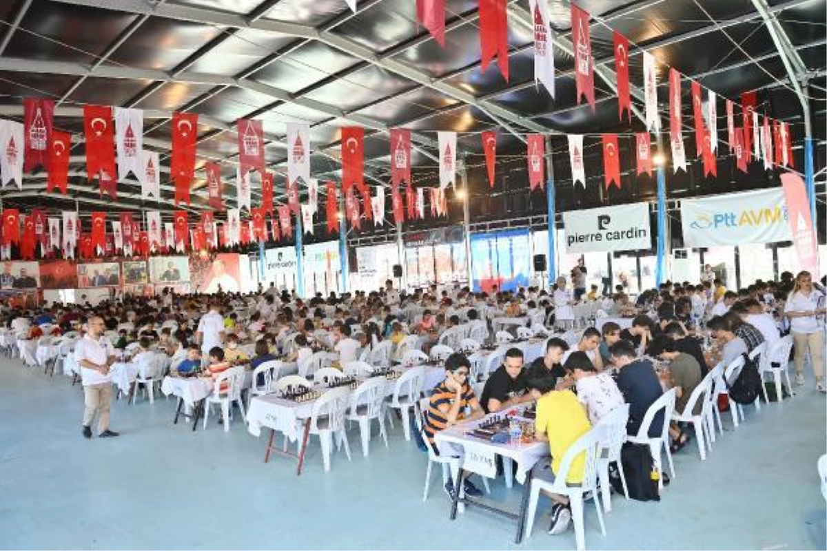 Beyoğlu\'nda Cumhuriyetin 99. yılına özel Uluslararası Satranç Turnuvası
