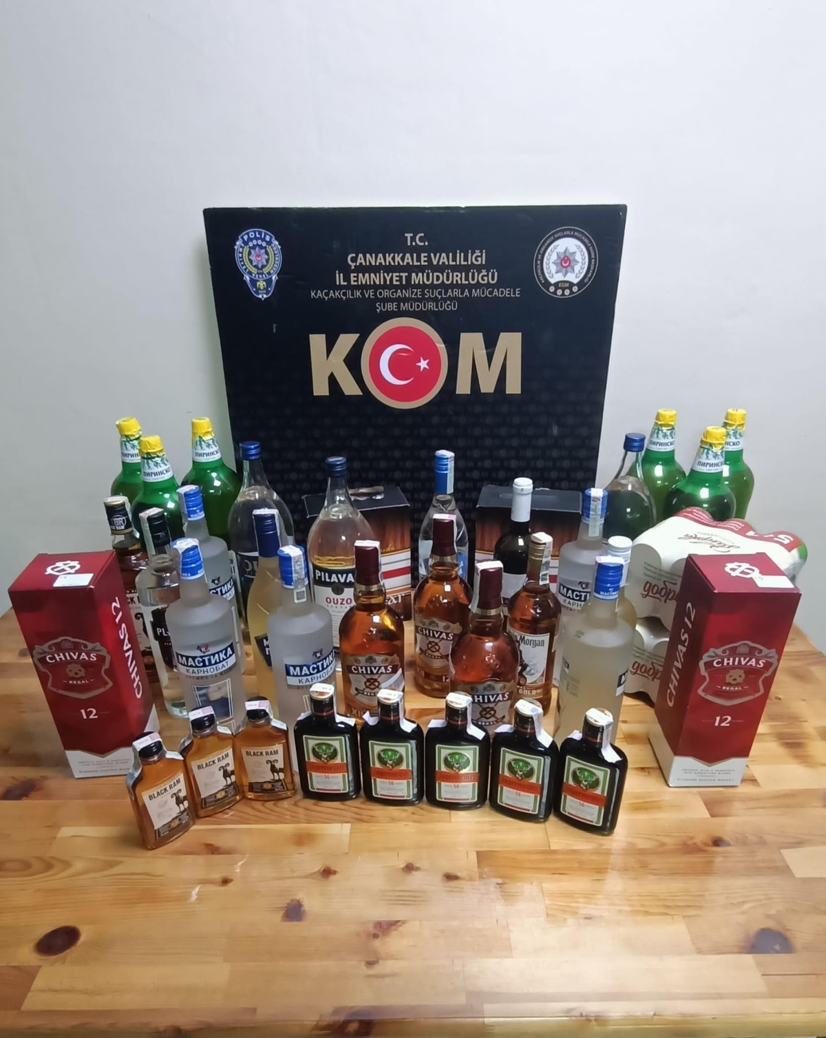 Çanakkale gündem haberi: Çanakkale\'de gümrük kaçağı içki ve tütün ele geçirildi