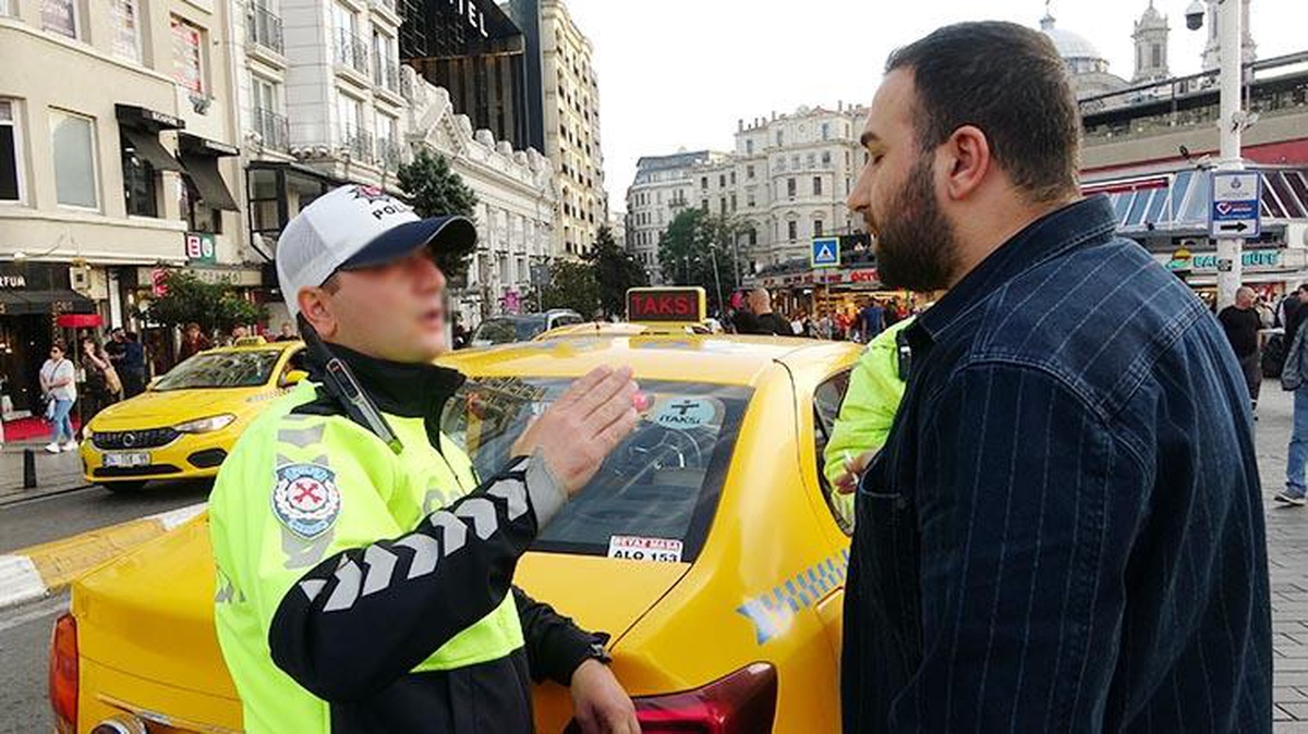 Ters yönden döndüğü için ceza yiyen taksiciden polise karşı küstah sözler: Bazen size yapılanları hak ediyorsunuz