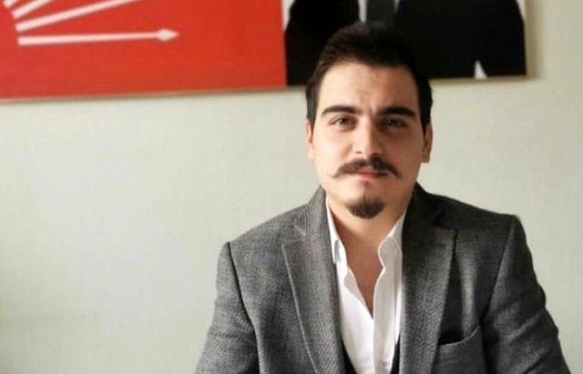 İzmir'deki yumruklu saldırı CHP'de toplu istifa getirdi İzmir'deki yumruklu saldırı CHP'de toplu istifa getirdi