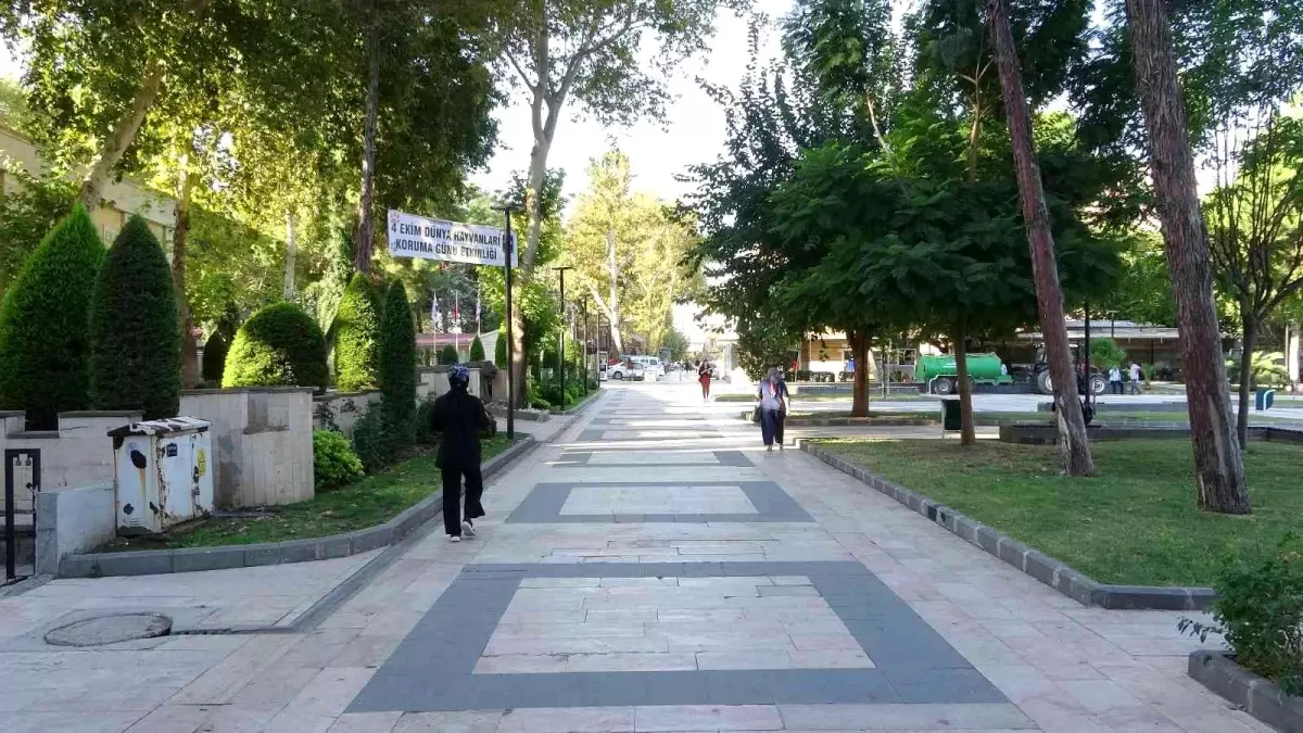 Depremi yaşayan vatandaşlar korku dolu anları anlattı: 'Kuvvetli sallandık, evler yıkılabilirdi'