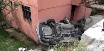 Direksiyon hakimiyetini kaybetti, evin bahçesine uçtu
