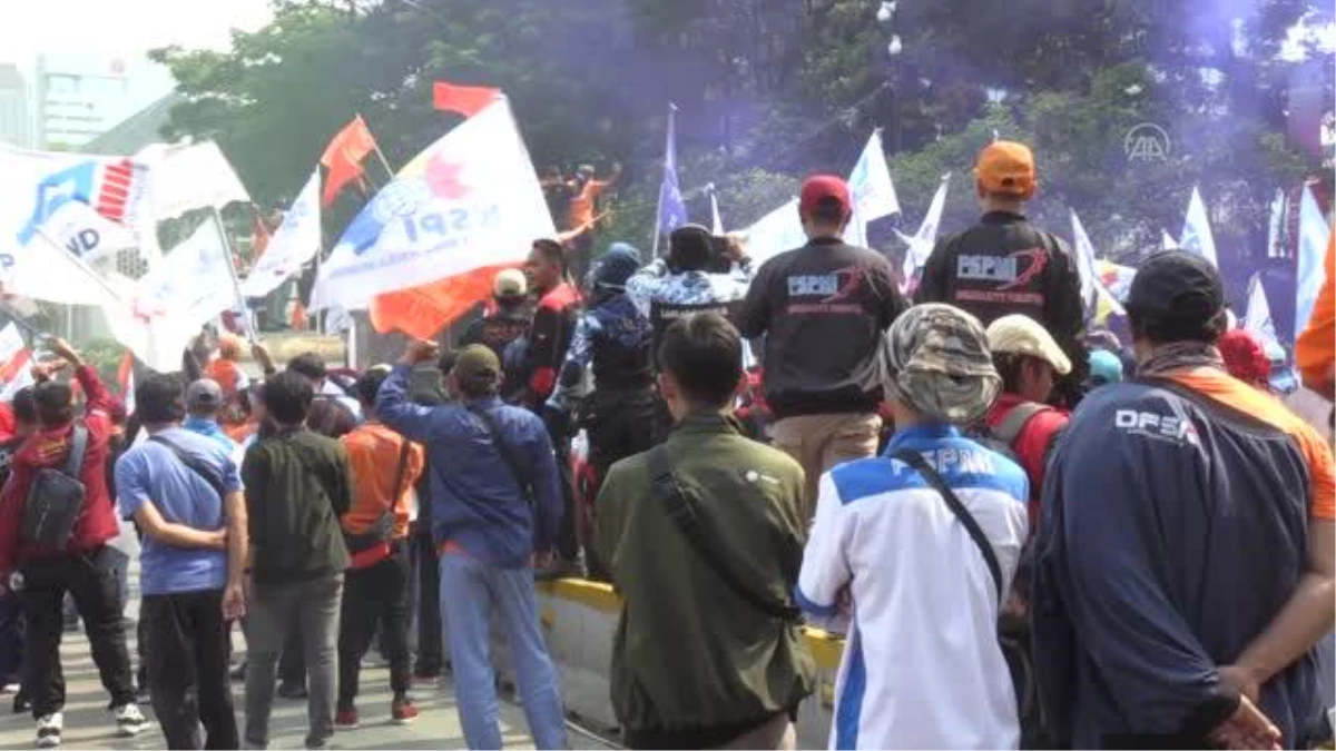Son dakika haberleri... Endonezya\'da işçiler maaşlarına zam talebiyle protesto düzenledi