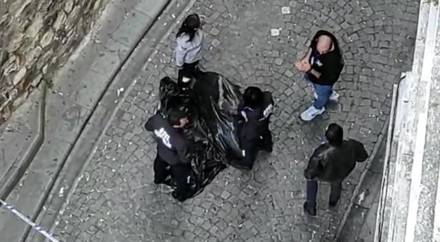 Galata Kulesi'nde korkunç olay: Yabancı uyruklu şahıs metrelerce yüksekten atlayıp intihar etti Galata Kulesi'nde korkunç olay: Yabancı uyruklu şahıs metrelerce yüksekten atlayıp intihar etti