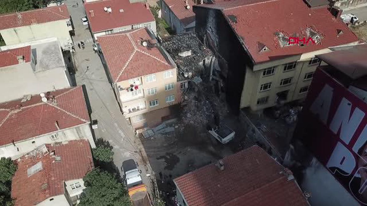 İSTANBUL-KADIKÖY\'DE 3 KİŞİNİN HAYATINI KAYBETTİĞİ BİNANIN YIKIMINA BAŞLANDI