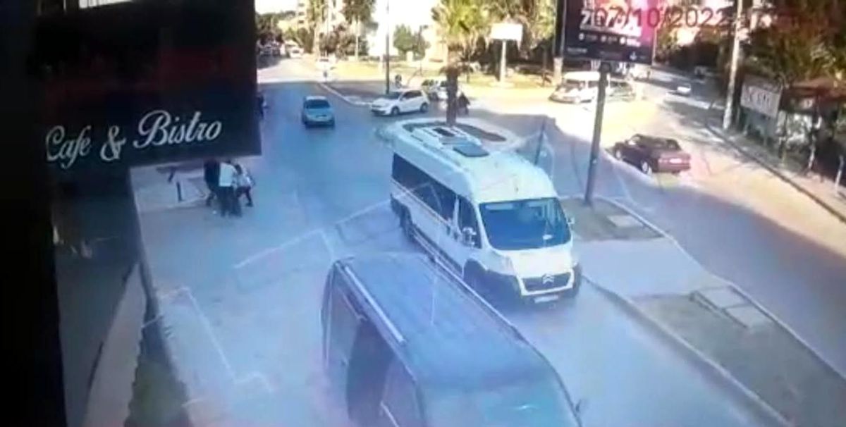 Son dakika haberi | İzmir\'de doktorun 3 zanlı tarafından sopalarla darp edilmesi kamerada