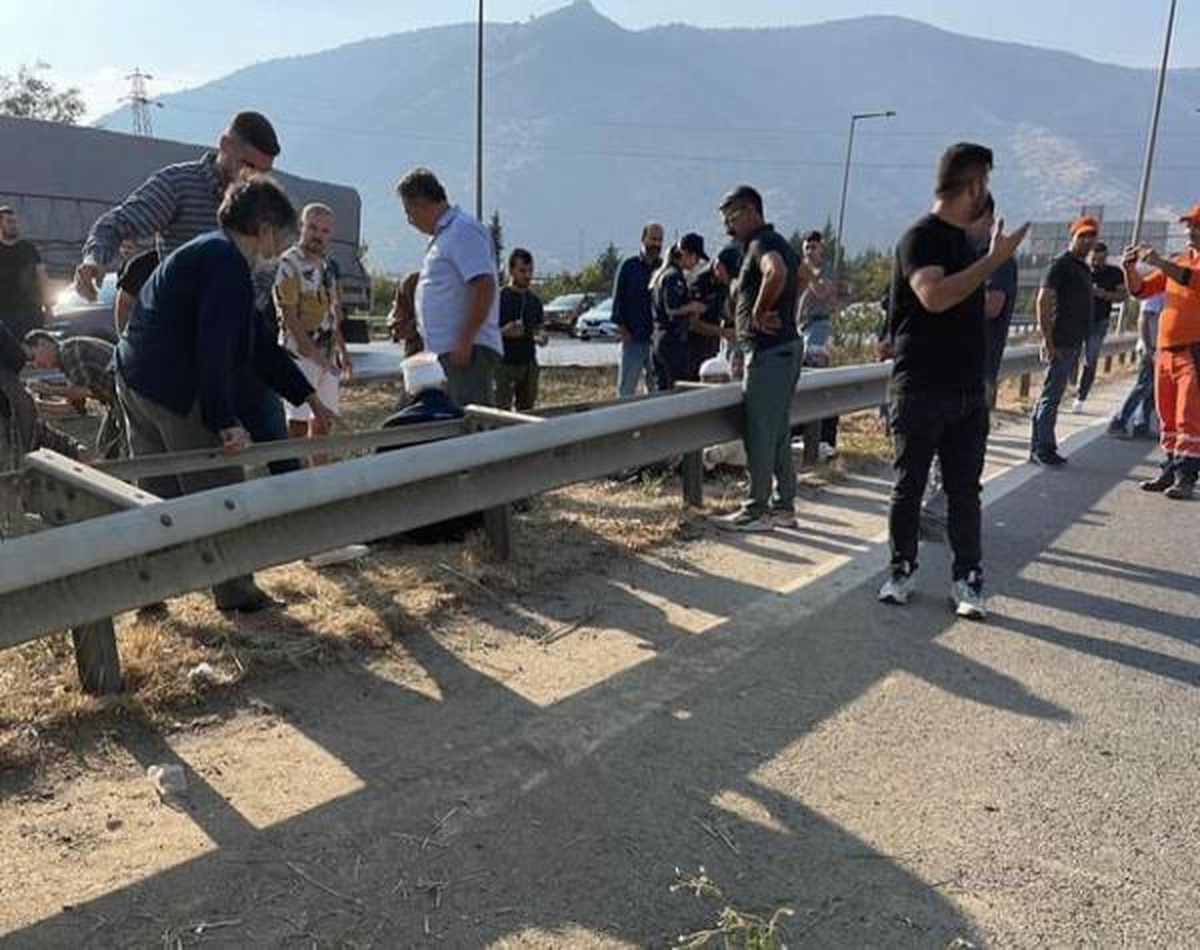 Kanser tedavisi gören hastaları taşıyan midibüs devrildi: 9 yaralı