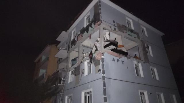 Karabük'te doğal gaz patlaması! 4 kişi yaralandı Karabük'te doğal gaz patlaması! 4 kişi yaralandı