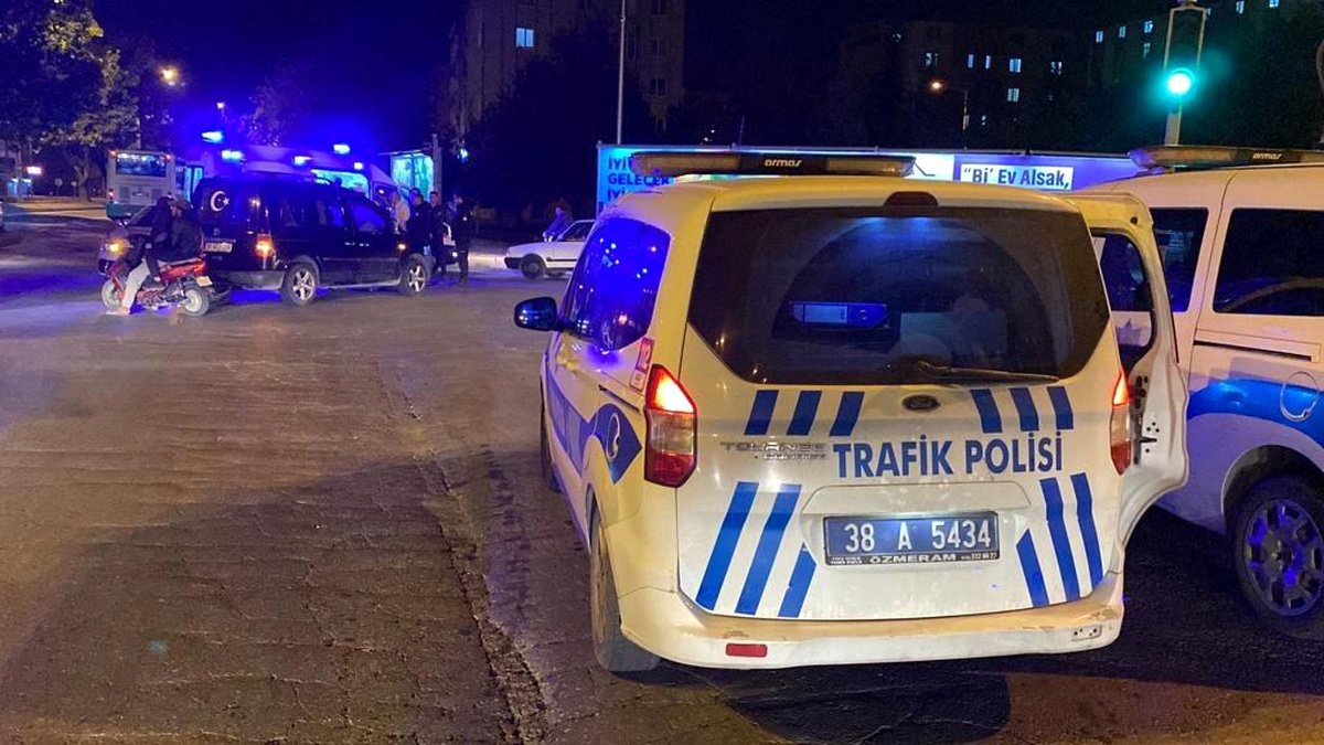 Kayseri 3. sayfa haberi... Kayseri\'de 2 otomobil çarpıştı: 1 yaralı