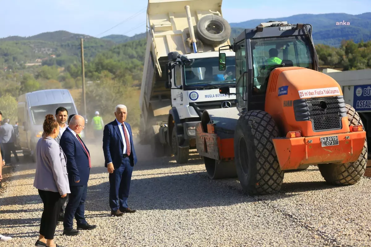 Muğla haberi | Muğla Büyükşehir Belediye Başkanı Gürün, Kırsal Mahalle Yol Çalışmalarını İnceledi