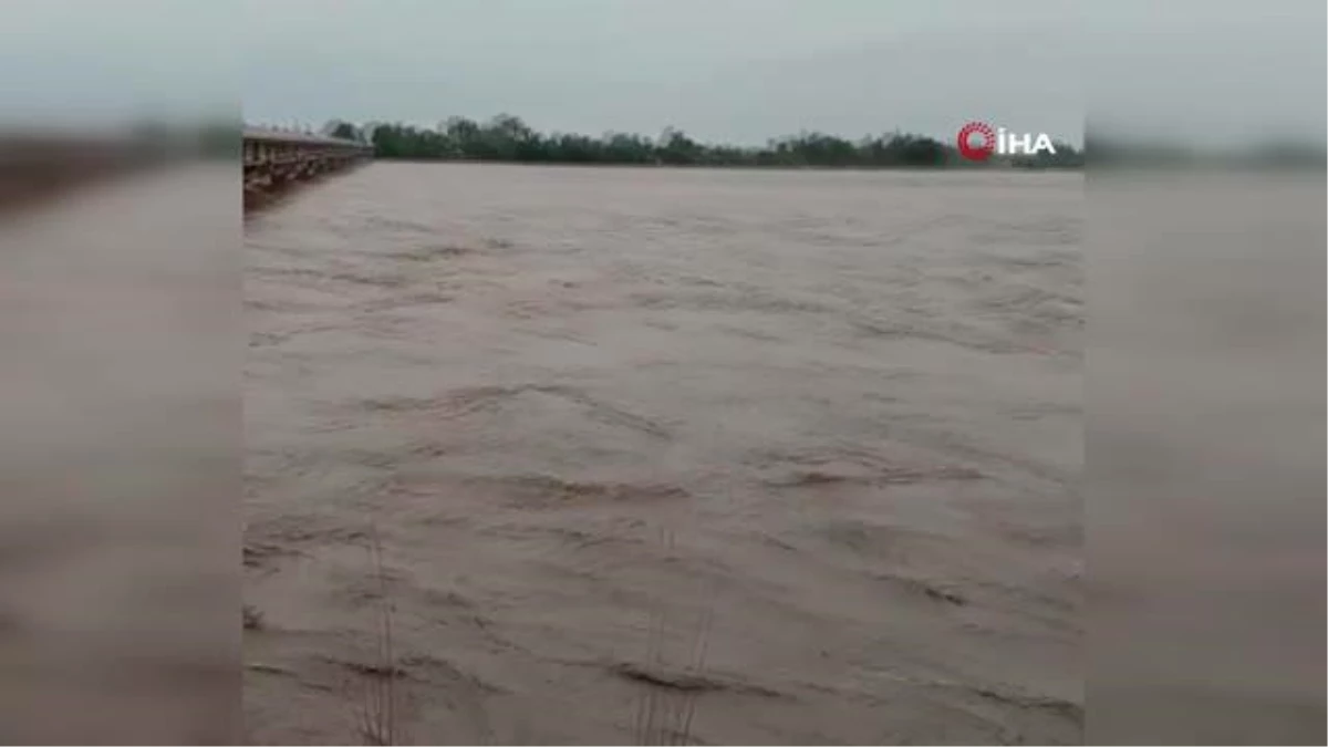 Son dakika haberleri... Nepal\'de sel ve toprak kayması: 33 ölü