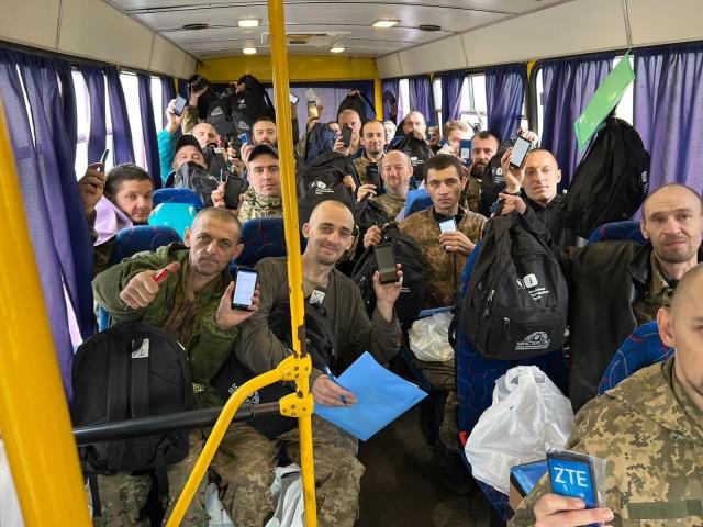 Rusya-Ukrayna arasında esir takası: 32 Ukraynalı asker serbest bırakıldı Rusya-Ukrayna arasında esir takası: 32 Ukraynalı asker serbest bırakıldı