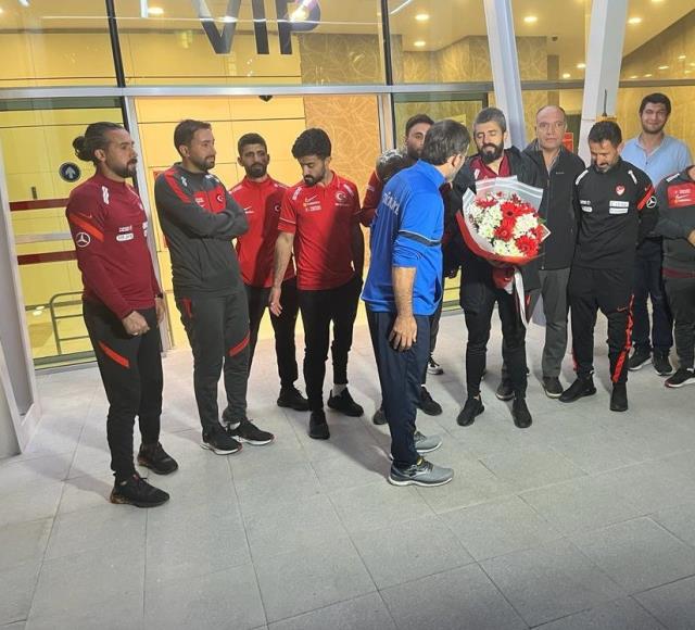 Sessiz sedasız Ankara'ya gelen dünya şampiyonu Ampute Futbol Milli Takımı'nı Bangladeş Büyükelçisi karşıladı