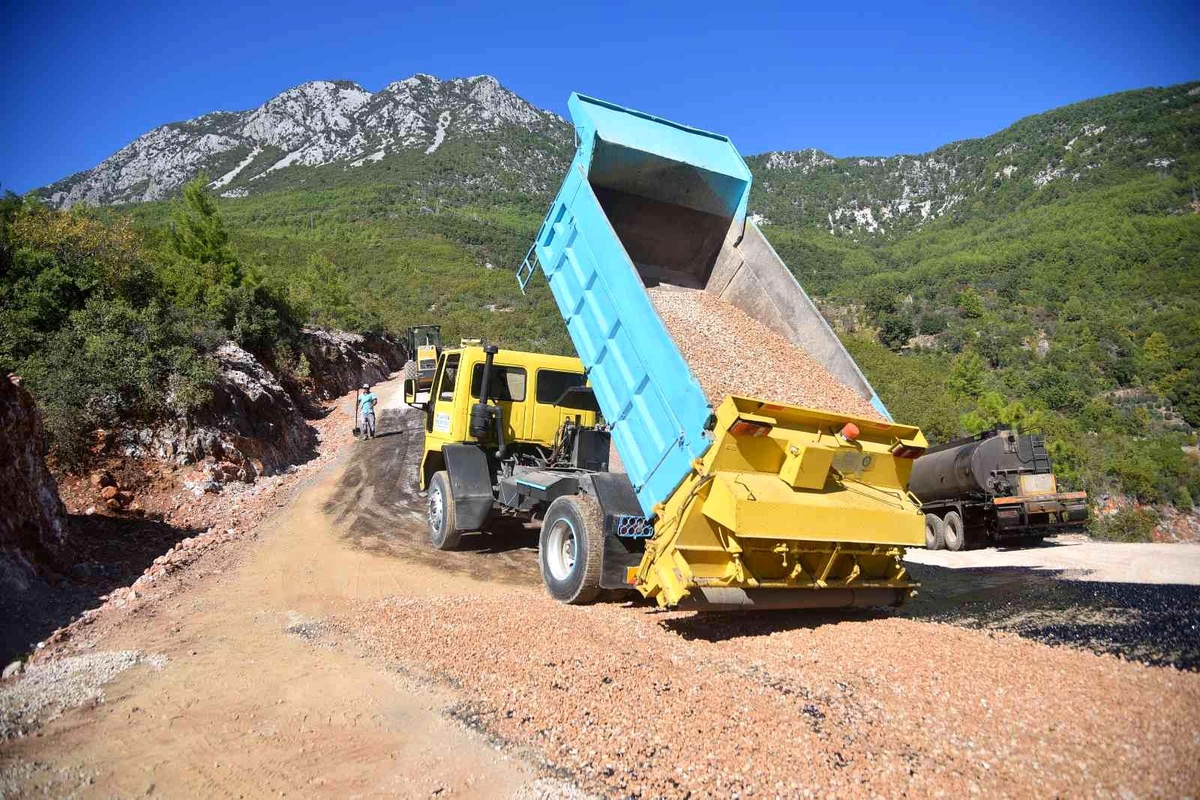 Şıhlar Mahallesi\'nde 5 kilometre yol asfaltlandı