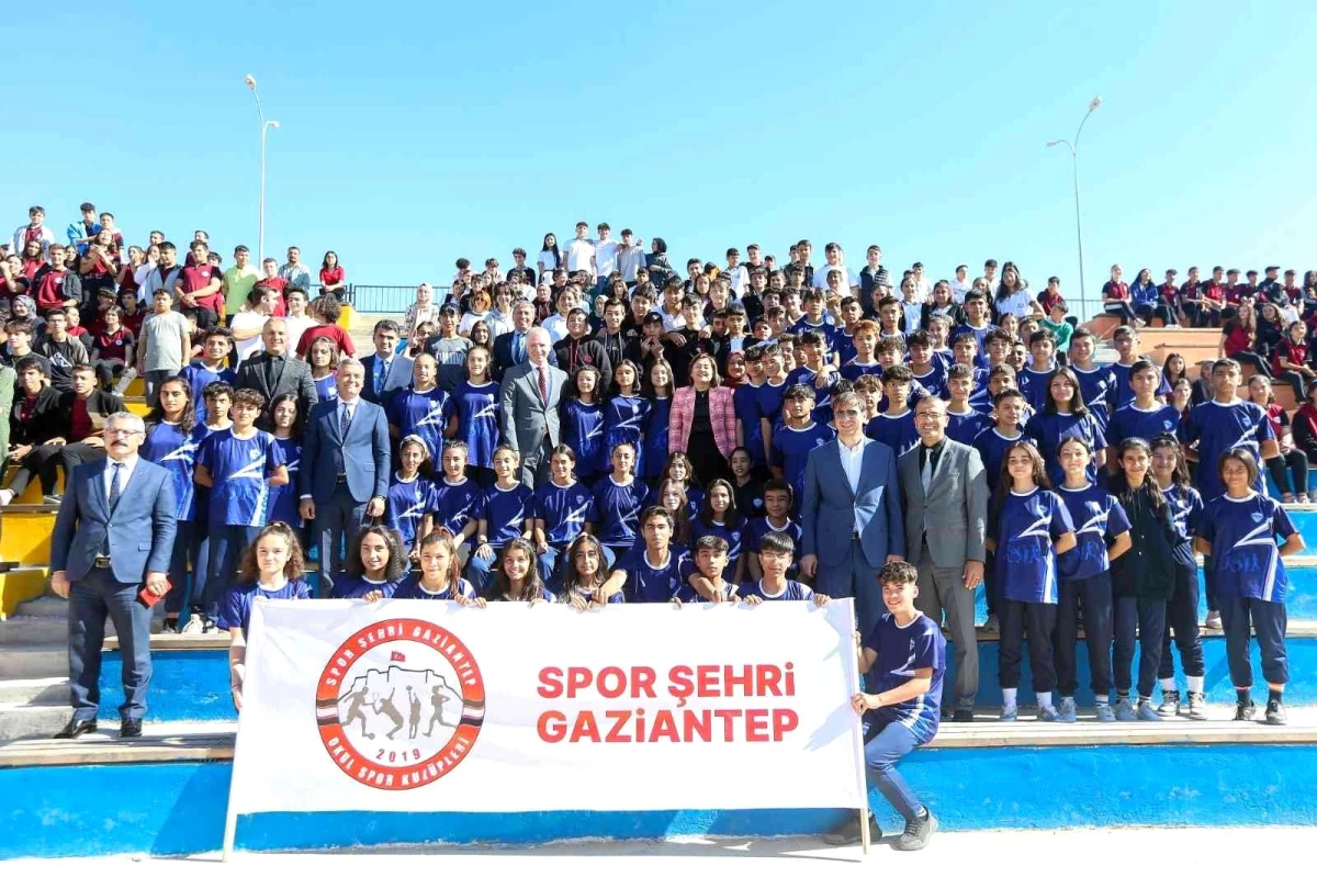 Gaziantep haber... Gaziantep\'teki 800 okula spor malzemesi dağıtıldı