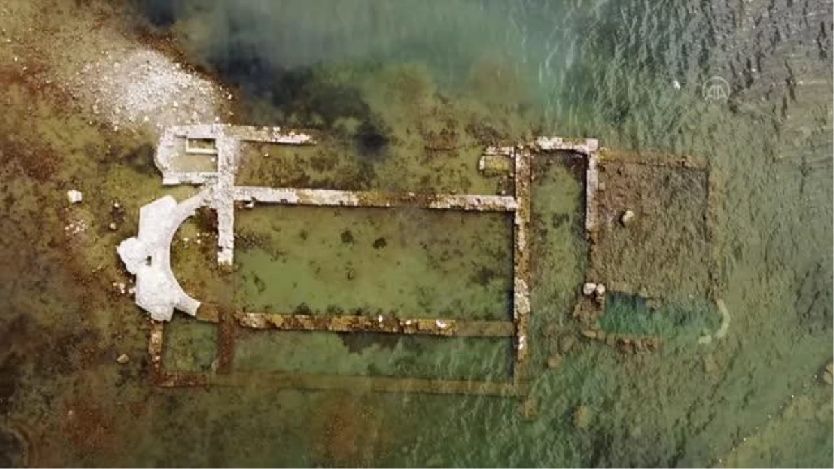 Bursa haber | Su çekilmesi yaşanan İznik Gölü\'ndeki batık bazilika kıyıyla birleşti