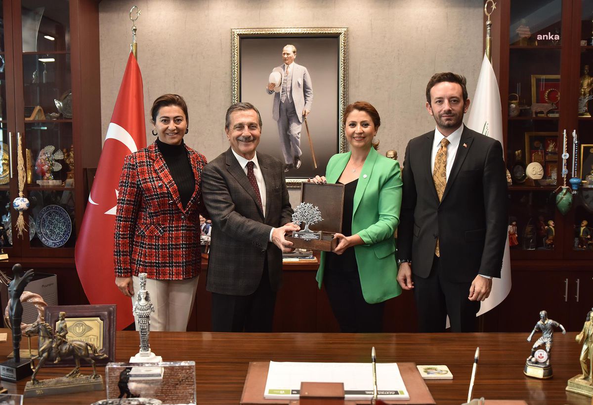 Eskişehir yerel haberleri | Tepebaşı Belediyesi, Tev İş Birliği ile 5 Kız Öğrenciye Burs Sağladı