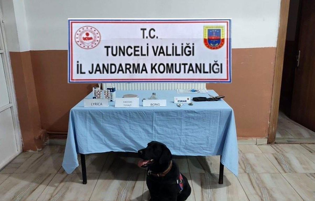 Tunceli haber... Tunceli\'de bir araçta kubar esrar ve hap ele geçirildi