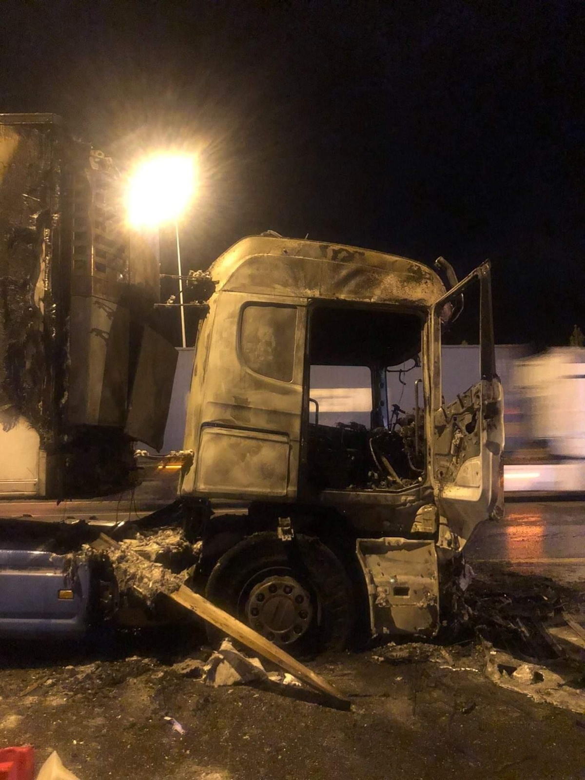 Son dakika haberi... Adana\'da seyir halindeki tırda çıkan yangın söndürüldü