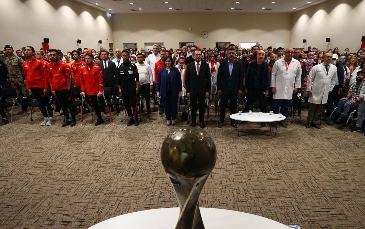 Ankara haberleri | Ampute Futbol Milli Takımı\'ndan Ankara Şehir Hastanesi\'ndeki hastalara moral ziyareti
