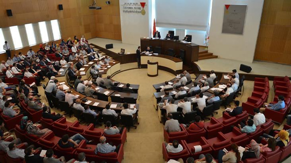 Ankara\'da suya yapılan yüzde 50 indirim önergesinin aynısı Kahramanmaraş\'ta AK Partililer tarafından reddedildi