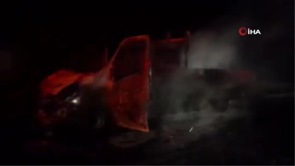 Antalya haber... Antalya\'da seyir halindeki kamyonet yandı