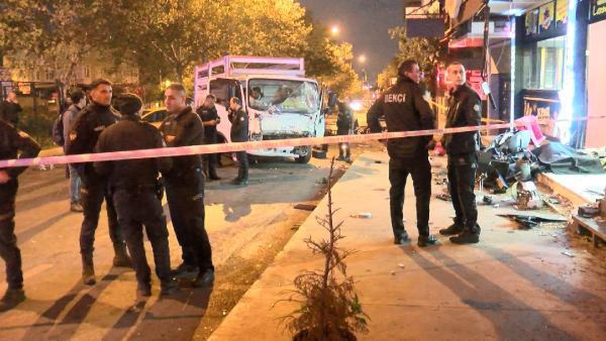 Son dakika haber... Ataşehir\'de kamyonetin çarptığı doktor hayatını kaybetti
