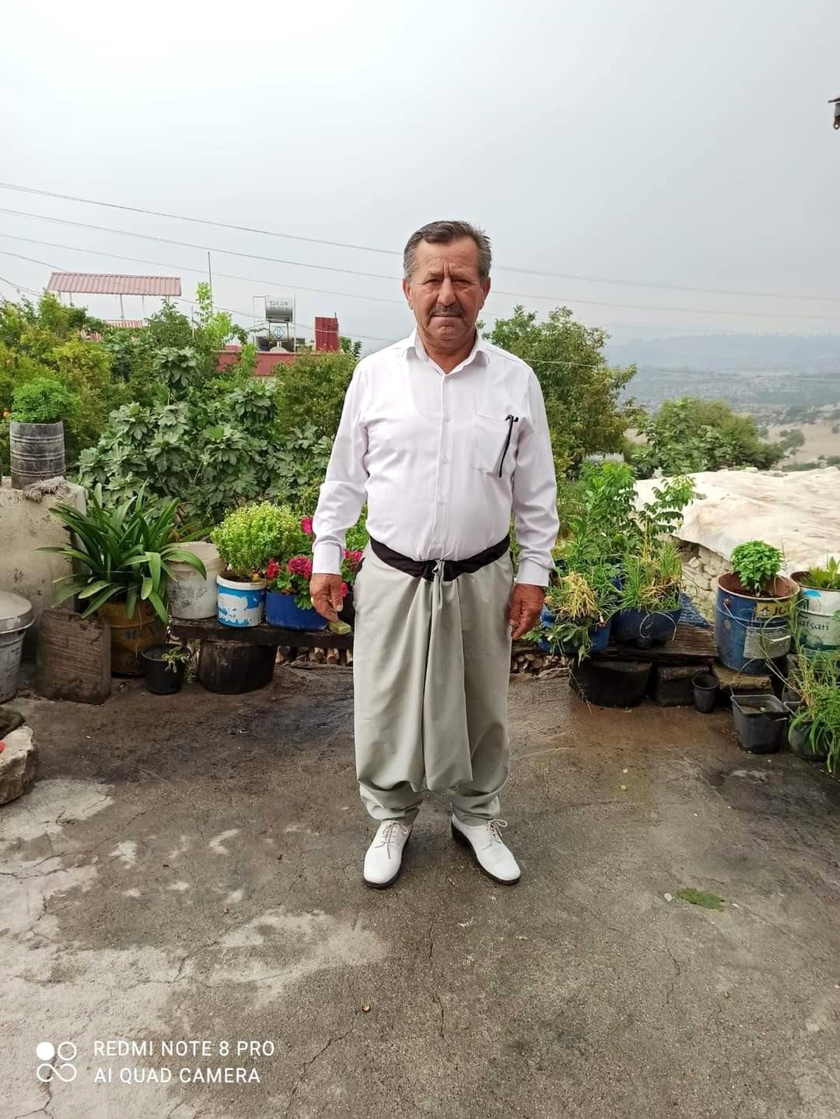 Beyaz giyinen muhtar kalp krizinden hayatını kaybetti
