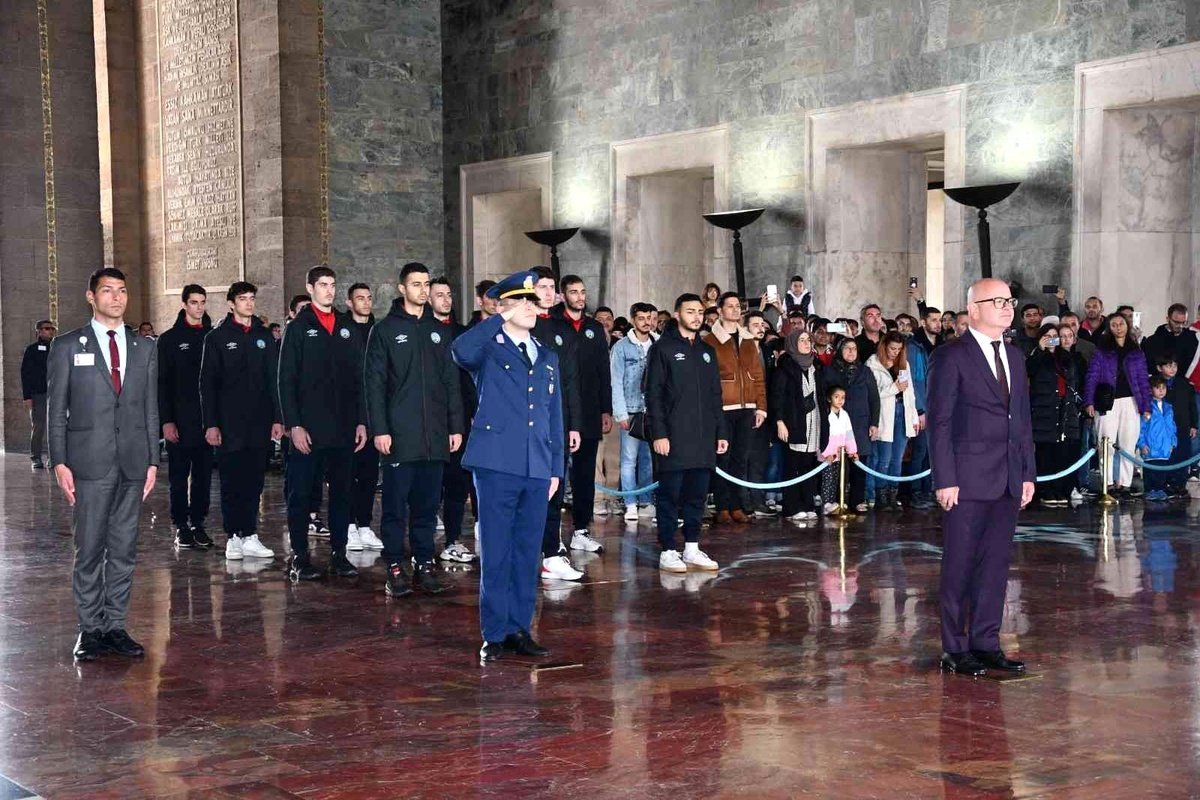 Balıkesir haberleri... Bigadiç Belediyespor Ata\'nın huzurunda