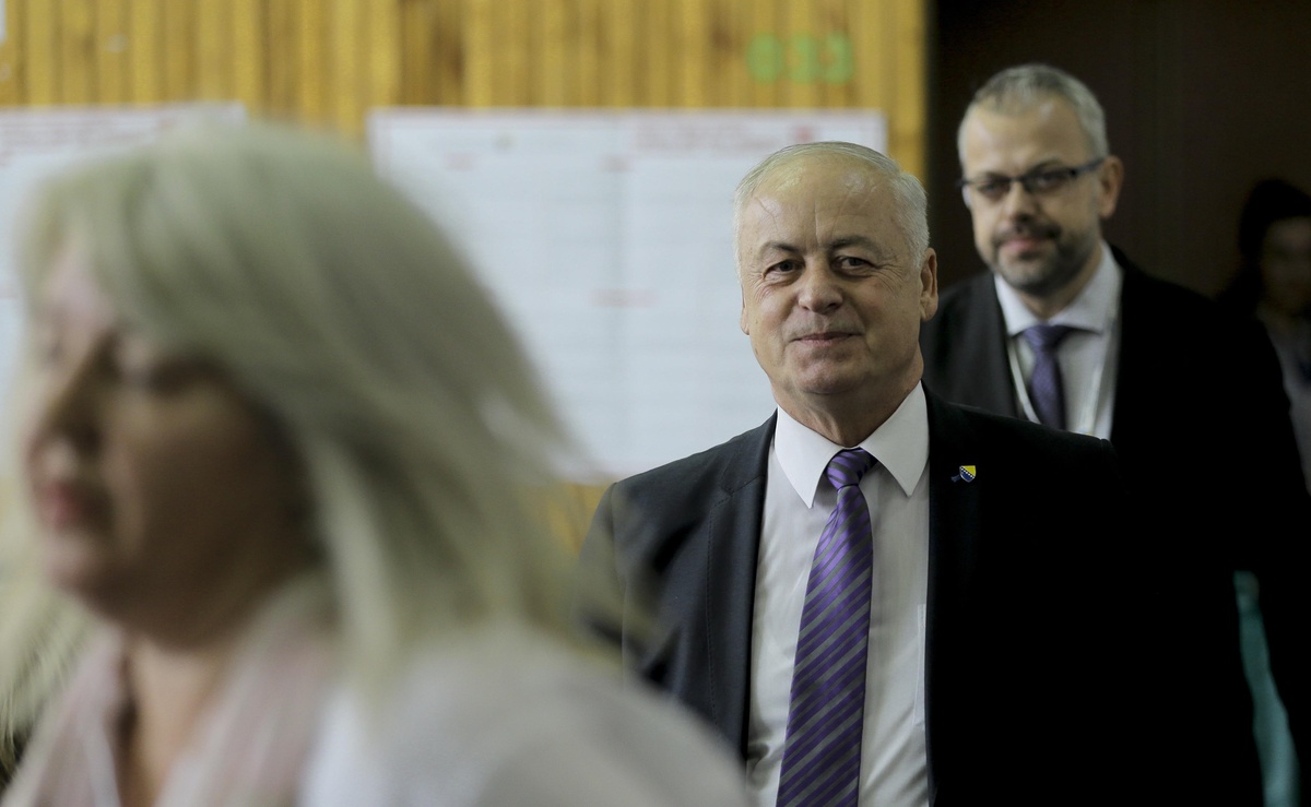 Bosna Hersek\'in Sırp entitesindeki tartışmalı oyların yeniden sayımı başladı