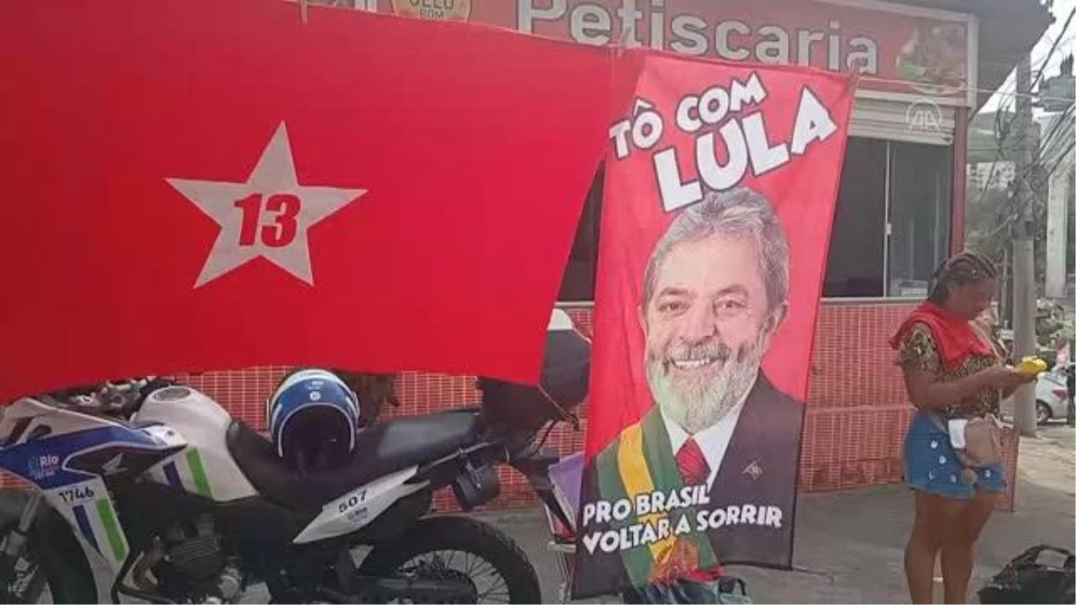 Brezilya eski Devlet Başkanı Lula da Silva, Rio de Janeiro\'da seçim kampanyası düzenledi