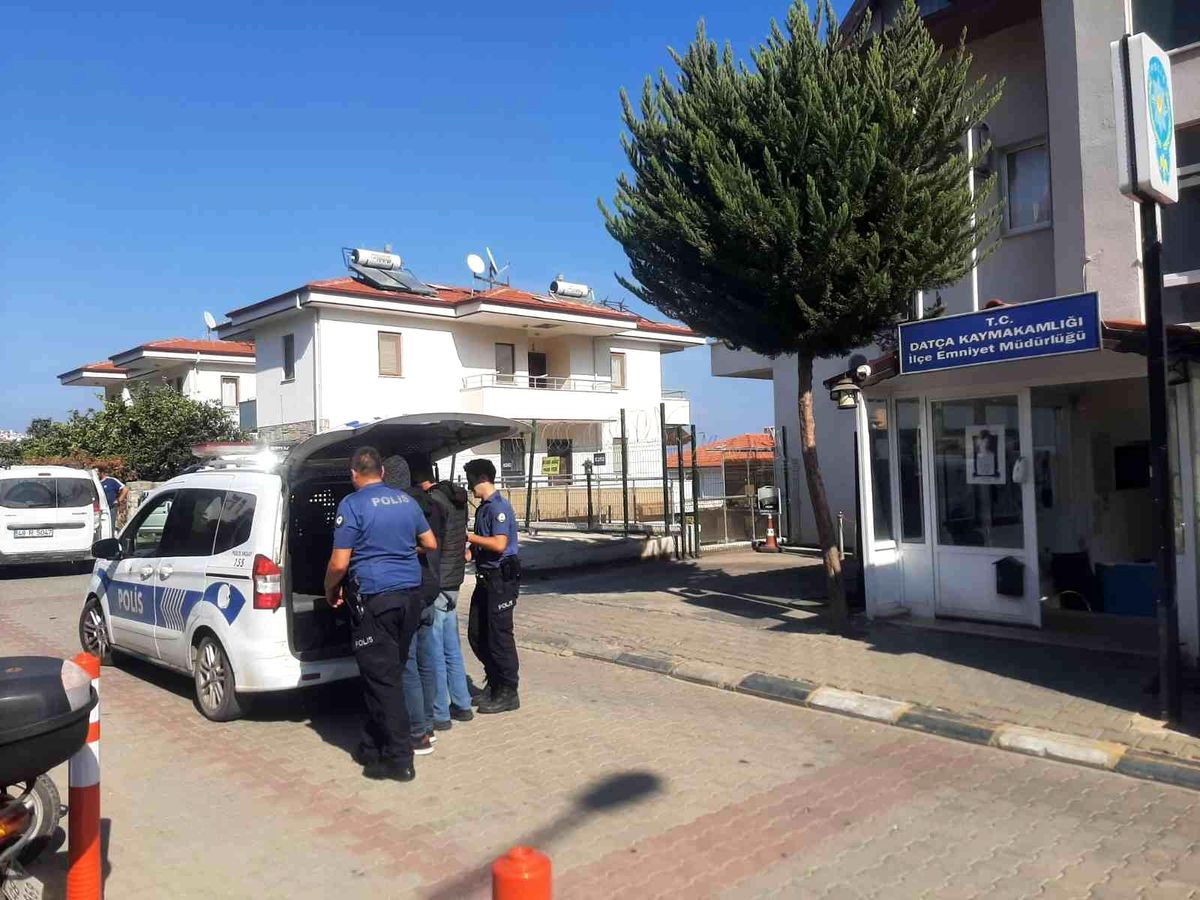 Muğla haber | Datça\'da 4 göçmen kaçakçısı tutuklandı