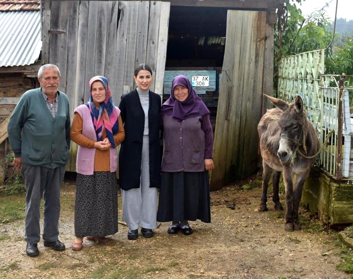 Düğün hediyesi olarak verilen eşeğe bebek gibi bakan aileye Kaymakam Kazanasmaz\'dan ziyaret