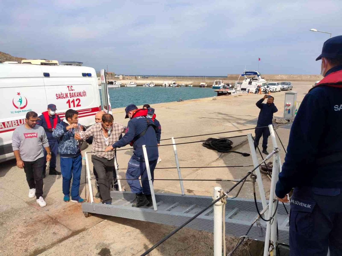 Çanakkale 3. sayfa haberi: Gökçeada\'da rahatsızlanan vatandaş tahliye edildi