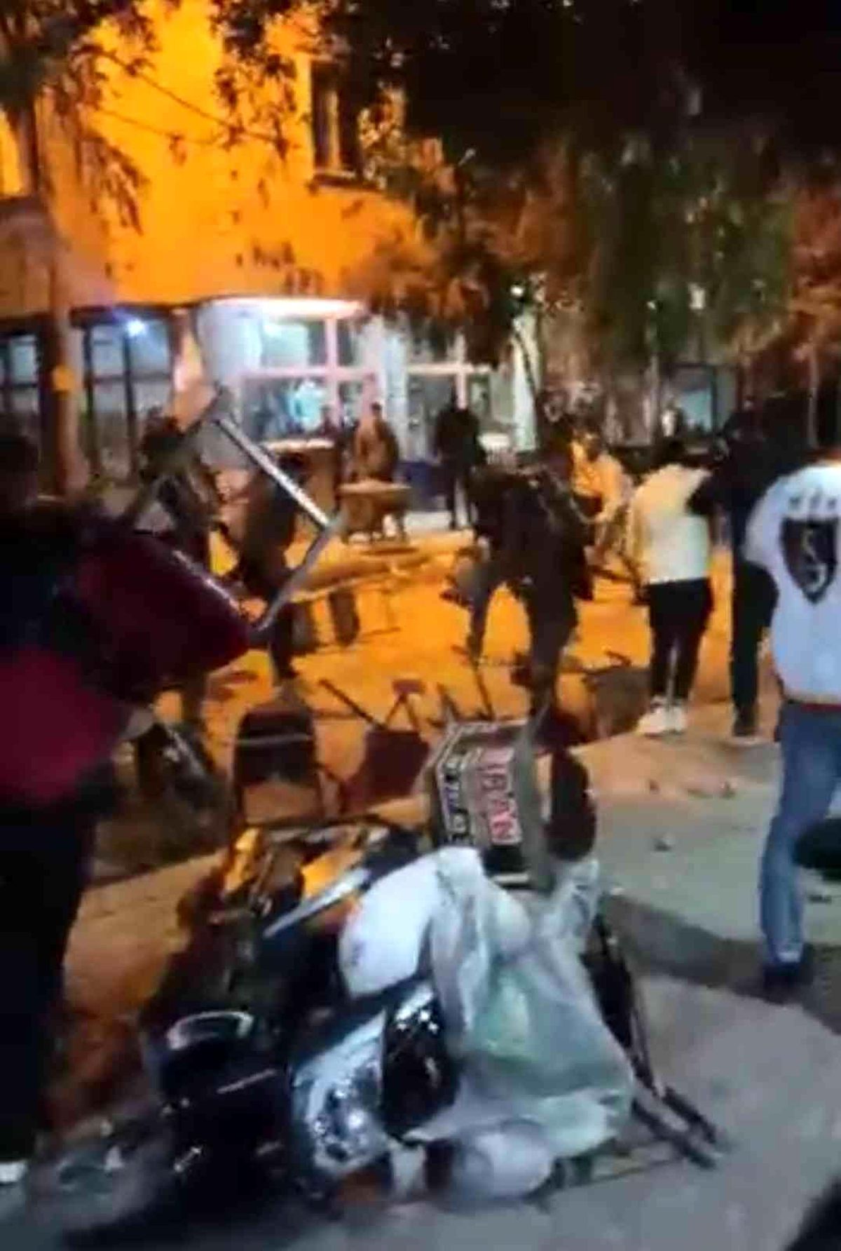Iğdır haberleri | Iğdır\'da meydan muharebesi gibi kavga: Sandalyeler havada uçuştu