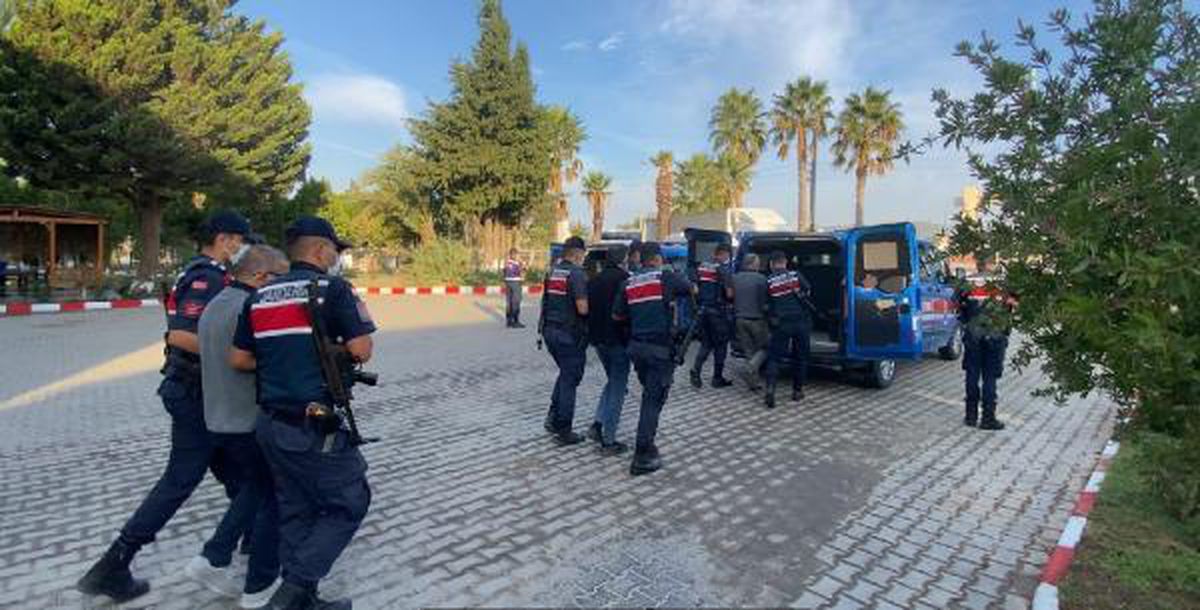 İzmir gündem: İzmir\'de göçmen kaçakçılığına 5 tutuklama