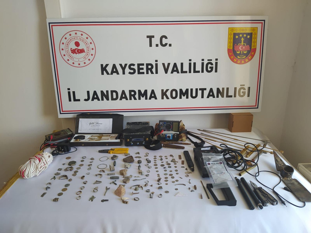 Kayseri haberi! Kayseri\'de 115 parça tarihi eser ele geçirildi