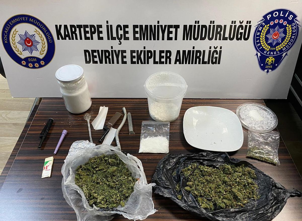 Kocaeli haberi! Kocaeli\'de araçta 907 gram metamfetamin ele geçirildi