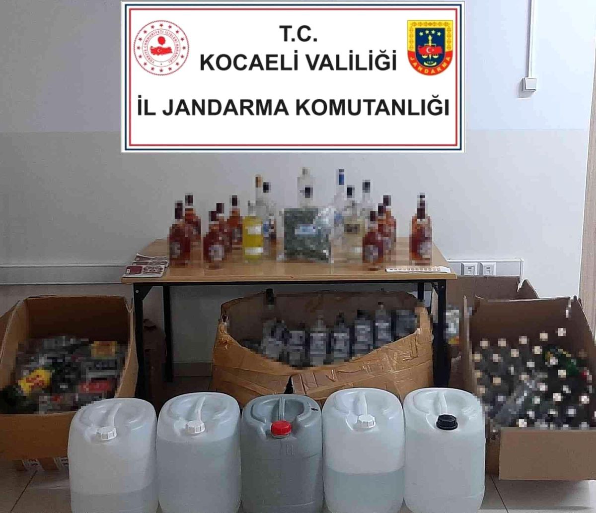 Son dakika haberleri! Kocaeli\'de jandarma ekiplerinden sahte içki operasyonu: 2 gözaltı
