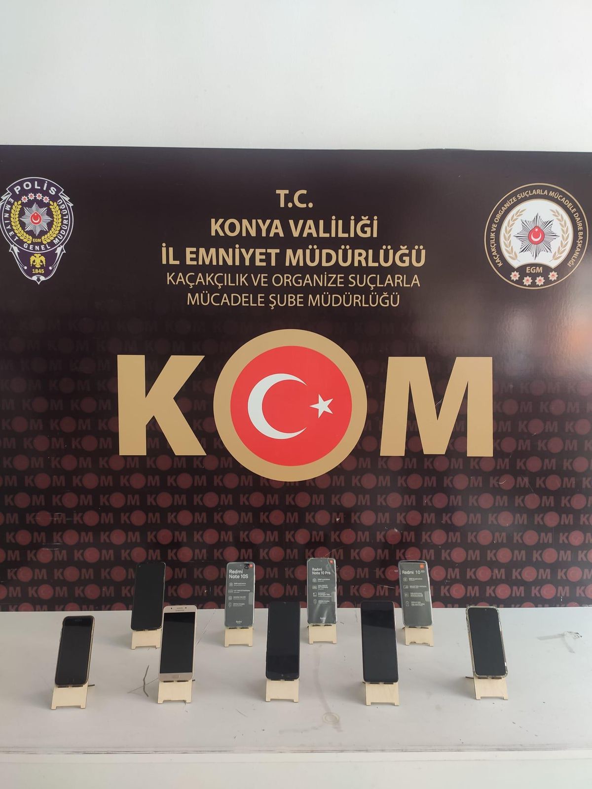 Son dakika haber: Konya\'da gümrük kaçağı cep telefonu operasyonunda 8 kişi yakalandı