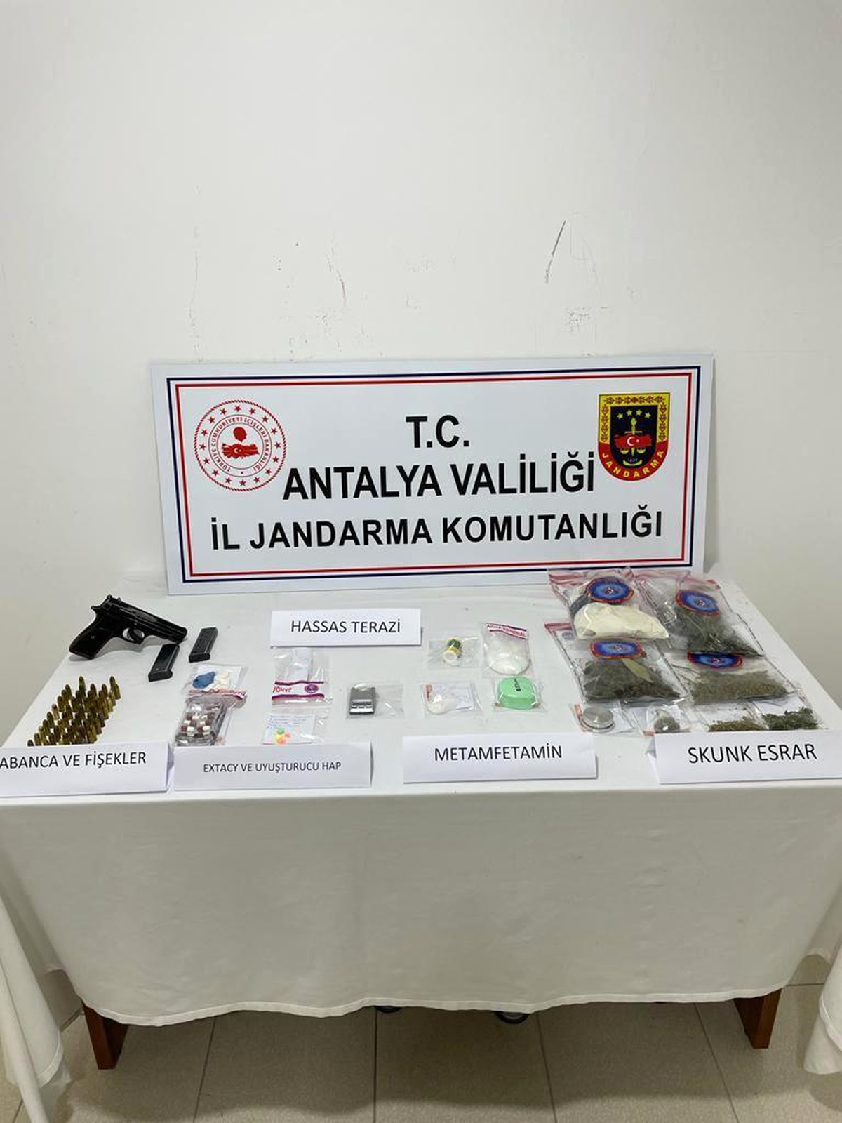 Son dakika haber... Manavgat\'ta uyuşturucu ticaretine jandarma engeli: 1 gözaltı