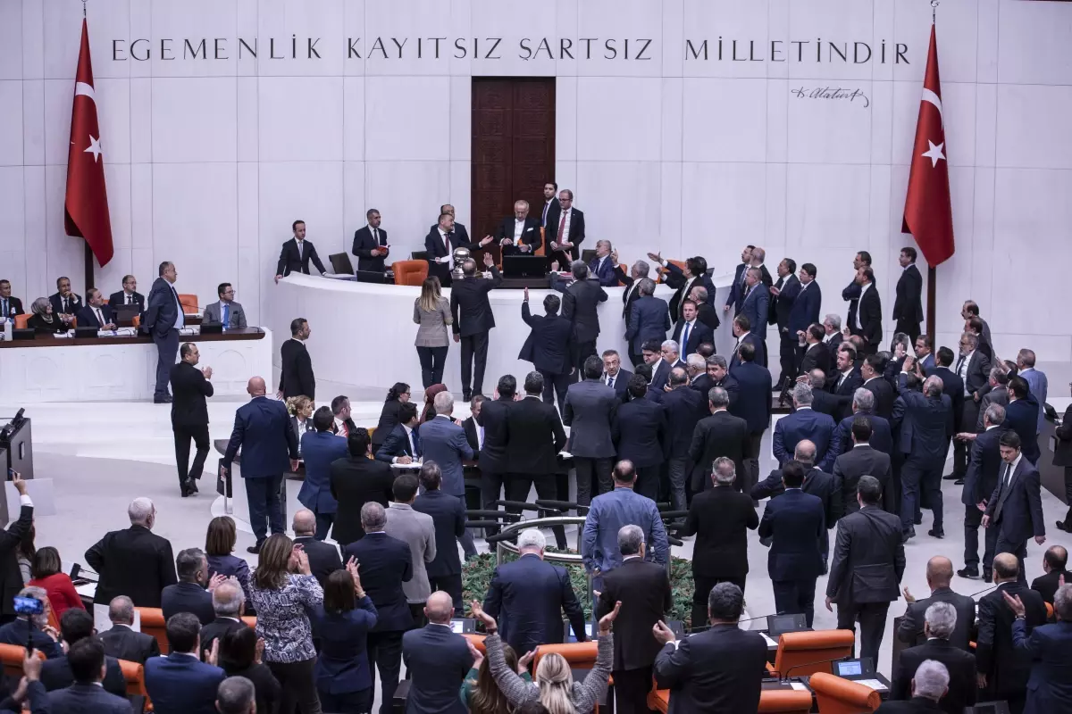 Muhalefet vekillerinin protestosuna neden olan, tartışmaların odağındaki Basın Kanunu\'nun 29. maddesi neleri kapsıyor? İşte detaylar...