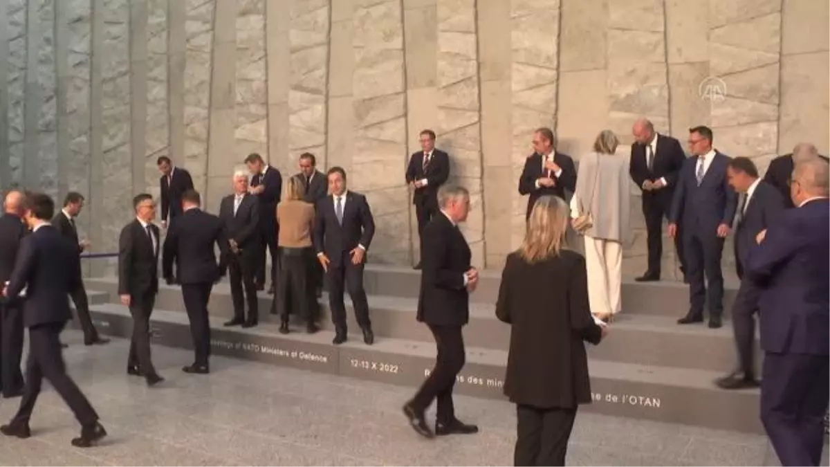NATO Savunma Bakanları Toplantısı - Aile fotoğrafı (2)