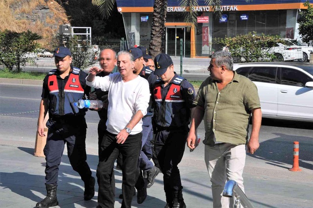 Oğlunu öldüren baba, cezaevine sevki sırasında olay çıkardı: Kendimi korumak için yaptım